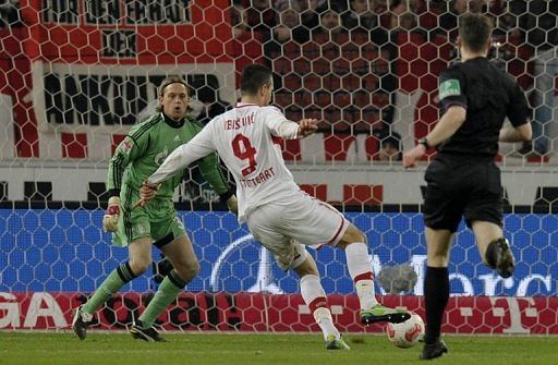 Stuttgart's forward Vedad Ibisevic (C) scores his third goal past Schalke's goalkeeper Timo Hildebrand (L)
